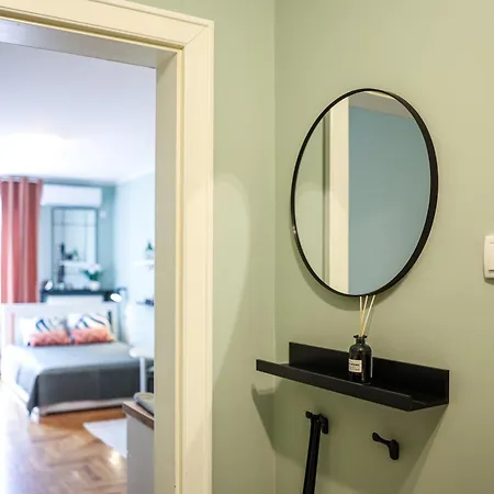 Апартаменты Elegantly Styled L Breakfast L Self Check-in L Fair Nearby