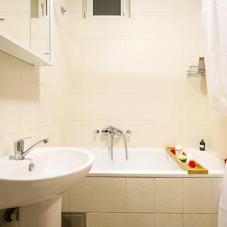 Elegantly Styled L Breakfast L Self Check-in L Fair Nearby * Нови-Сад