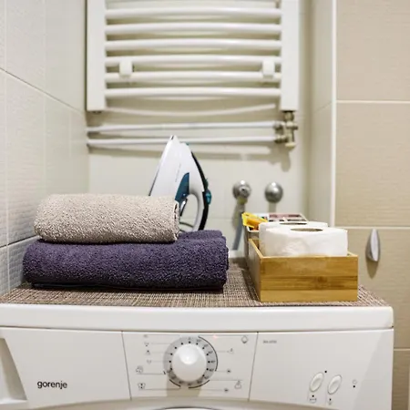 Апартаменты Elegantly Styled L Breakfast L Self Check-in L Fair Nearby